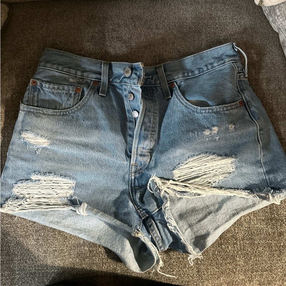 Levi 501 distressed Jean shorts